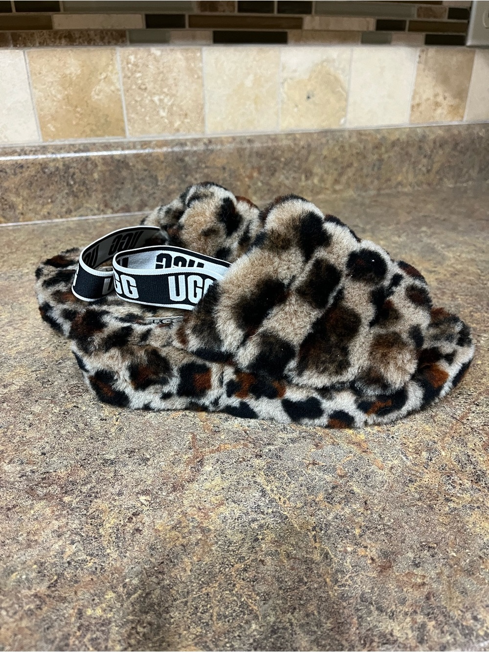 UGG Oh Yeah Spots Leopard Platform Slippers Women’s 5 Animal Print